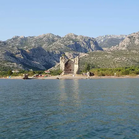 In Starigrad-paklenica 6875 Apartment *