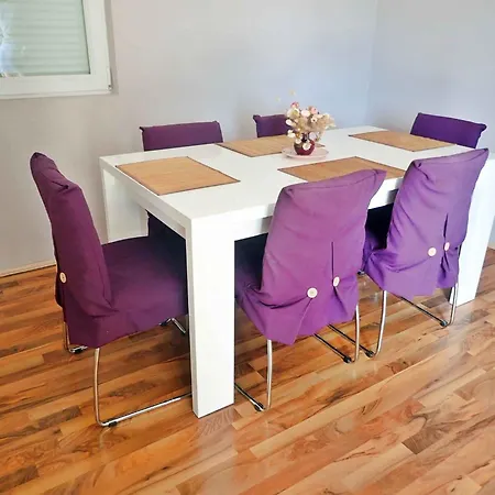 In Starigrad-paklenica 6875 *