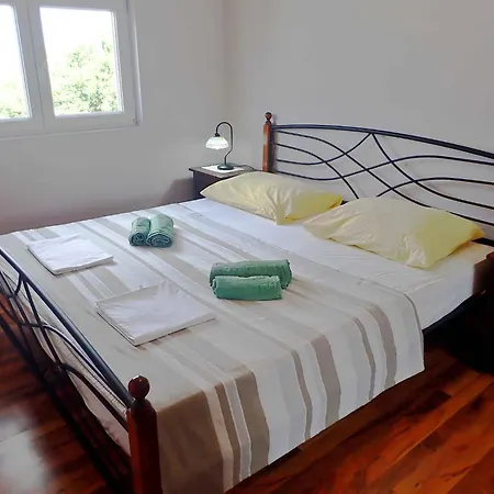 In Starigrad-paklenica 6875