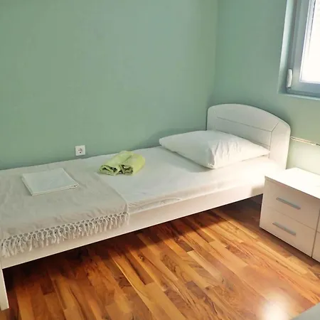 Apartamento In Starigrad-paklenica 6875 Starigrad Paklenica