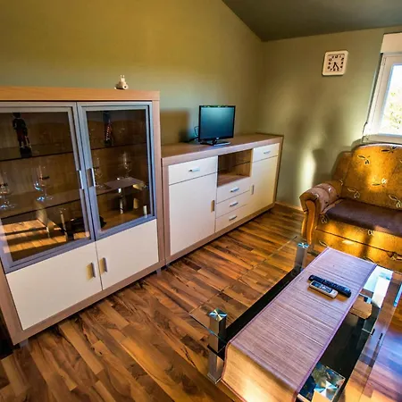 In Starigrad-paklenica 6875