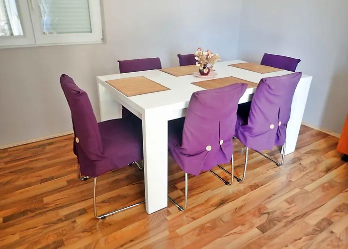 In Starigrad-paklenica 6875 *