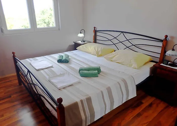 In Starigrad-paklenica 6875