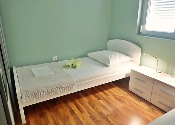 Apartman In Starigrad-paklenica 6875 Starigrad Paklenica