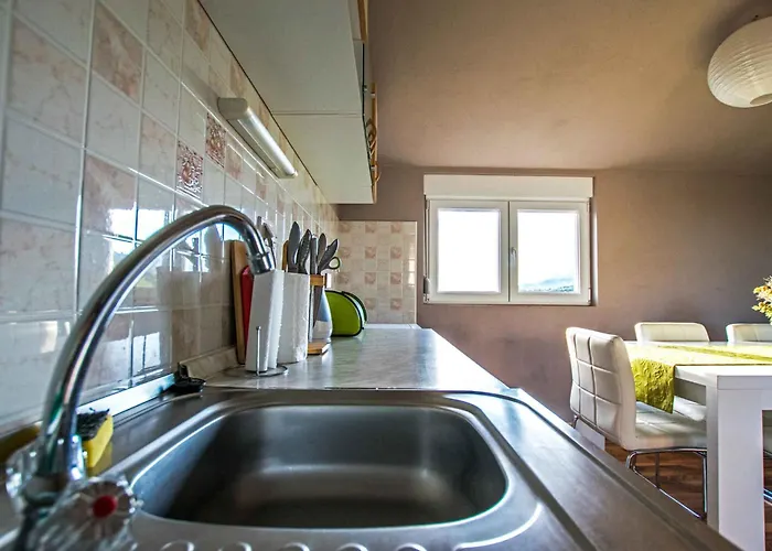 In Starigrad-paklenica 6875 * Starigrad Paklenica